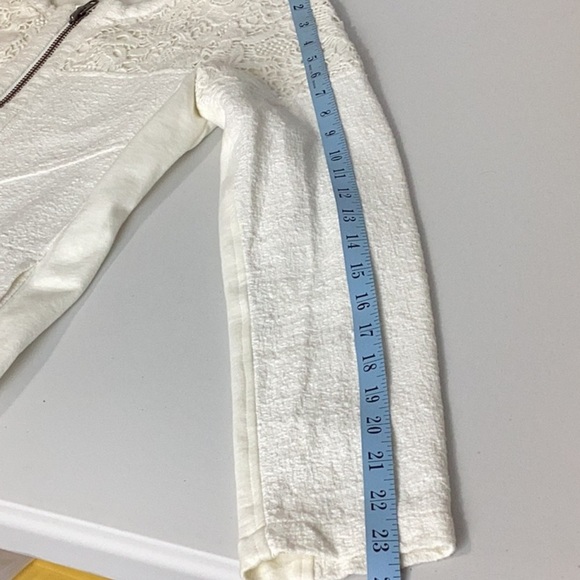 CAbi Lace and Crocheted 2 Piece Set Blazer, Women’s Size Sm. - Picture 15 of 16